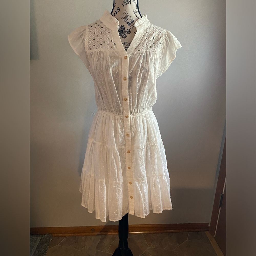 Mine woman’s white dress size Medium